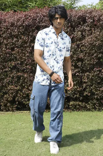 Men's blue & white botanical strokes shirt