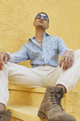 Men's blue abstract print shirt