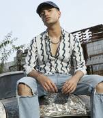 Men's white & navy blue contrast paint lines shirt