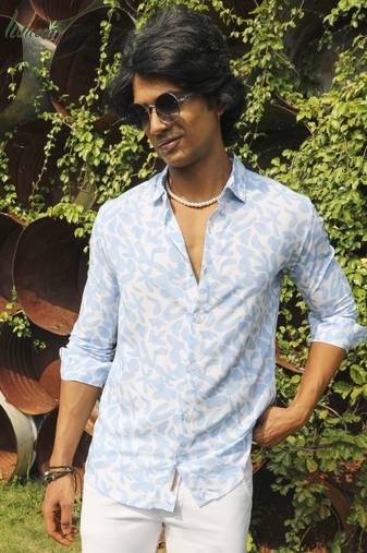 Men's ecoliva white & blue water strokes shirt