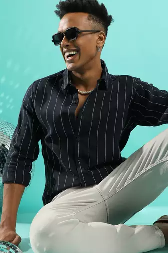 Campus sutra men's navy blue shadow striped shirt