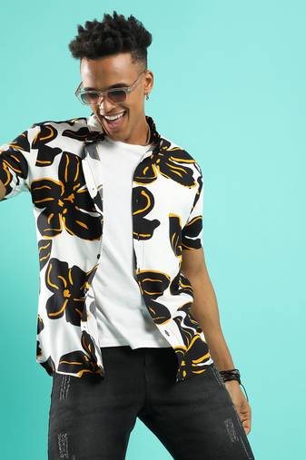 Campus sutra men's white & black maxi floral print shirt