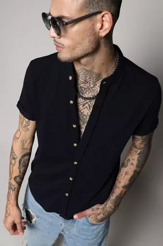 Campus sutra men's black solid casual shirt
