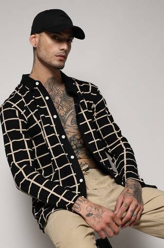 Campus sutra men's black graph checks shirt