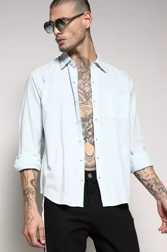 Campus sutra men's solid light blue regular fit shirt