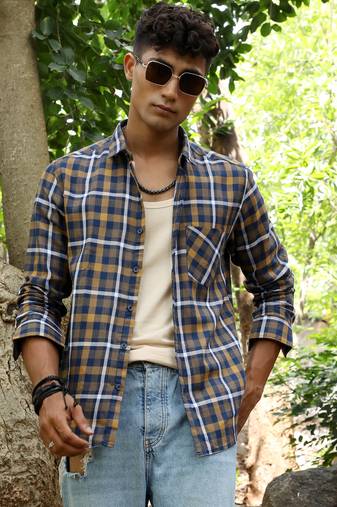 Men's checks brown shirt