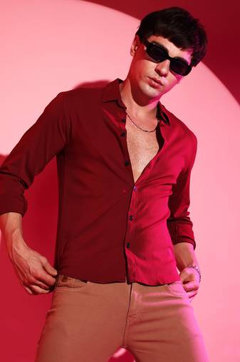 Campus sutra men's solid maroon casual shirt