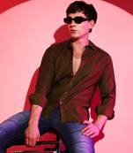 Campus sutra men's solid olive green regular fit casual shirt