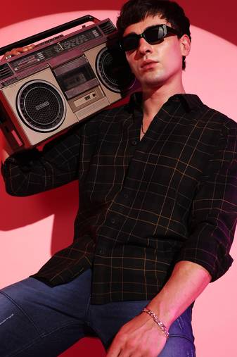 Campus sutra men's dark green checkered regular fit casual shirt
