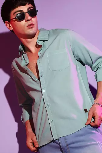 Campus sutra men's solid aqua green regular fit casual shirt