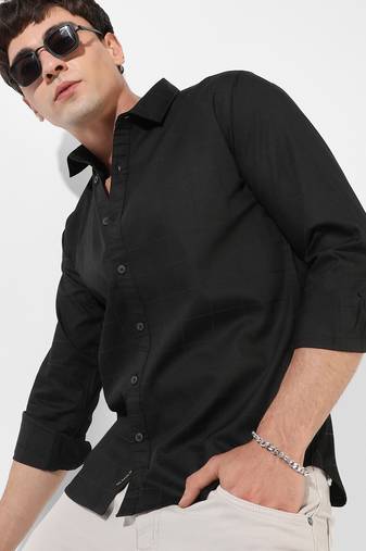 Campus sutra men's black textured regular fit casual shirt