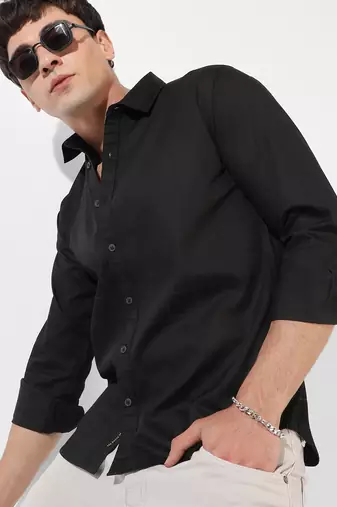 Campus sutra men's black textured regular fit casual shirt