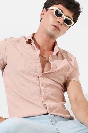 Campus sutra men's peach textured regular fit casual shirt