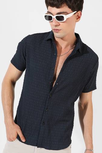 Campus sutra men's black textured regular fit casual shirt