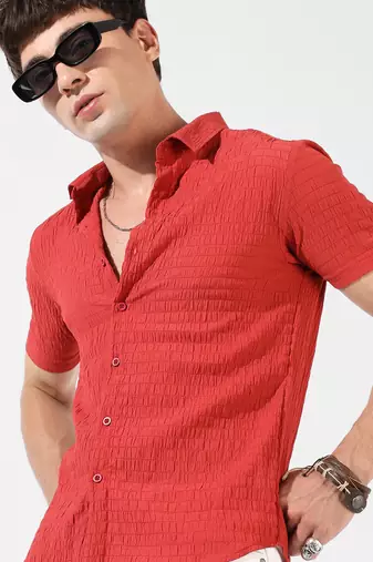 Campus sutra men's red textured regular fit casual shirt