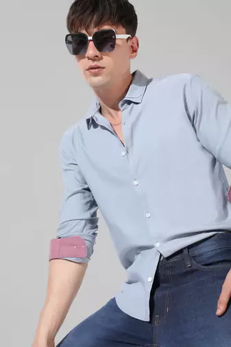 Men's solid light blue casual shirt