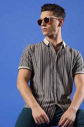 Men's light grey & navy blue contrast knitted shirt