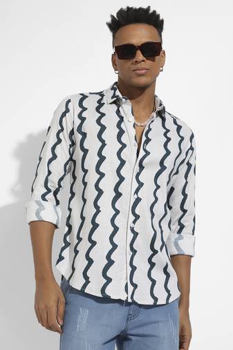 Men's white & navy blue contrast paint lines shirt