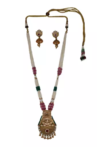 Traditional beaded necklace set