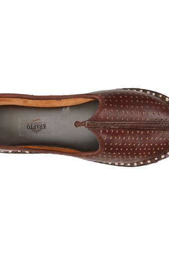 Holed burgundy leather men's jodhpuri mojaris