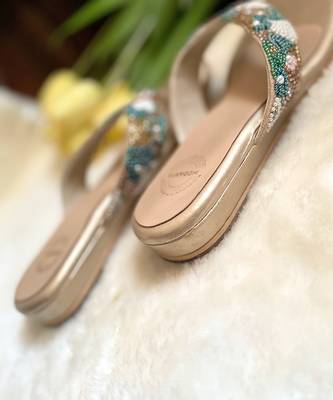 Embroidered v-strap slipons 4