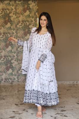 White Georgette Thread Embroidered Anarkali Kurta set with Dupatta 3