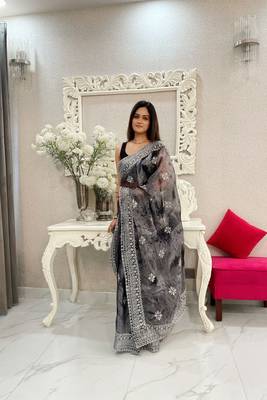 Black Abrstract Print Saree With Resham Work On Jimmy Choo c Glam Bolly Party Looks 1
