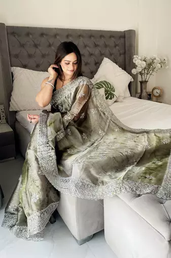 Mahendi Abrstract Print Saree With Resham Work On Jimmy Choo c Glam Bolly Party Looks