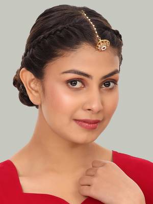 Gold-plated red & white stone-studded & beaded maang tikka(borla) 1
