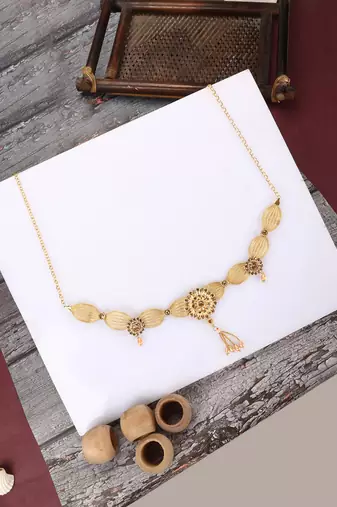 Off-white gold-plated kundan studded & beaded handcrafted kamarbandh