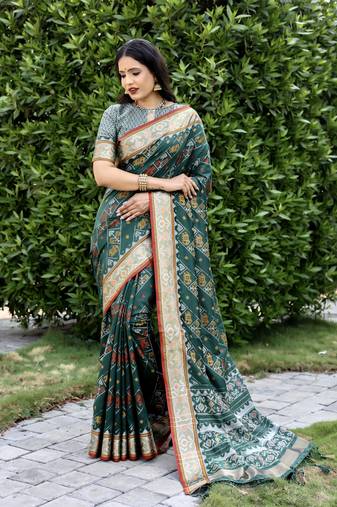 Ethnic And Stylish Green Ikkat Patola Woven Designer Silk Blend Saree For Party Looks