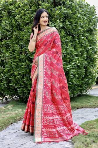 Ethnic And Stylish Pink Ikkat Patola Woven Designer Silk Blend Saree For Party Looks