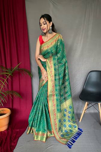 Weaving Jacquard Jari Designer Green Patola Silk Blend Saree For Wedding Party Looks
