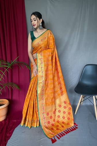 Weaving Jacquard Jari Designer Yellow Patola Silk Blend Saree For Wedding Party Looks