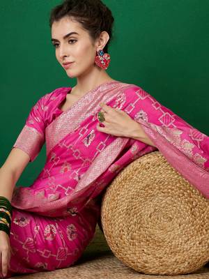 Graceful Pink Zari Woven Elegant Traditional Looks Partywear Saree 3