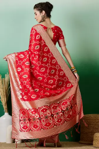 Graceful Red Zari Woven Elegant Traditional Looks Partywear Saree
