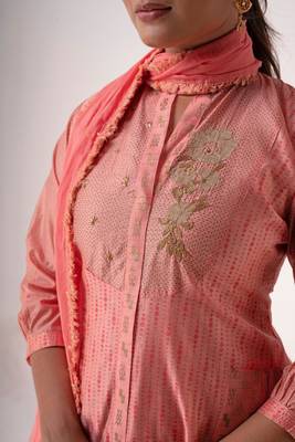 Pink colour heavy wedding reception dress for perfect bridesmaid look 4