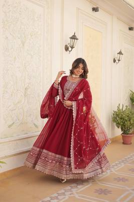 Faux blooming gown with rich sequins embroidered work with dupatta 2