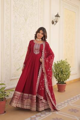 Faux blooming gown with rich sequins embroidered work with dupatta 4