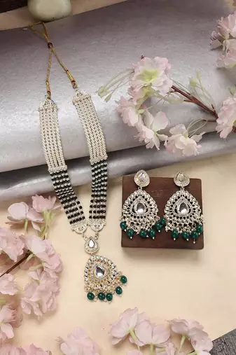 Anikas creation green jewellery set for a timeless statement