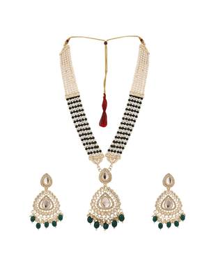Anikas creation green jewellery set for a timeless statement 3