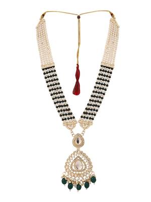 Anikas creation green jewellery set for a timeless statement 4