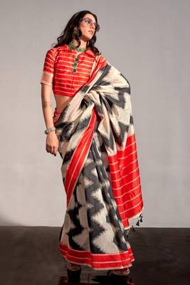 White Banarasi Silk Zari Weaving Border And Rich Pallu Saree With Blouse For Women 1