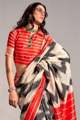 White Banarasi Silk Zari Weaving Border And Rich Pallu Saree With Blouse For Women 2