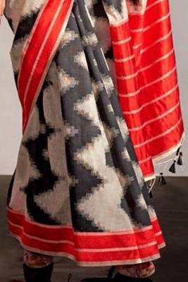 White Banarasi Silk Zari Weaving Border And Rich Pallu Saree With Blouse For Women 3