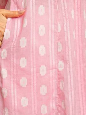 Flared kurta in woven cotton fabric with with gathering and hand embroidery. 5