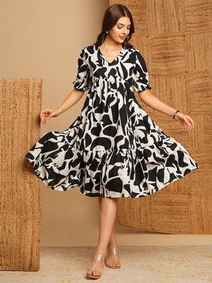 Printed cotton flared dress with gathering and pocket. 1
