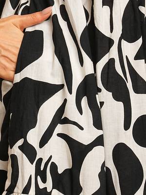 Printed cotton flared dress with gathering and pocket. 5