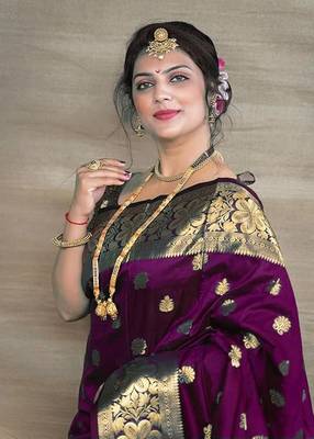 Wine Silk Jacquard Saree With beautiful Blouse Piece. 4