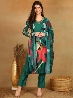 women green silk blend floral printed straight kurta trousers with dupatta 3